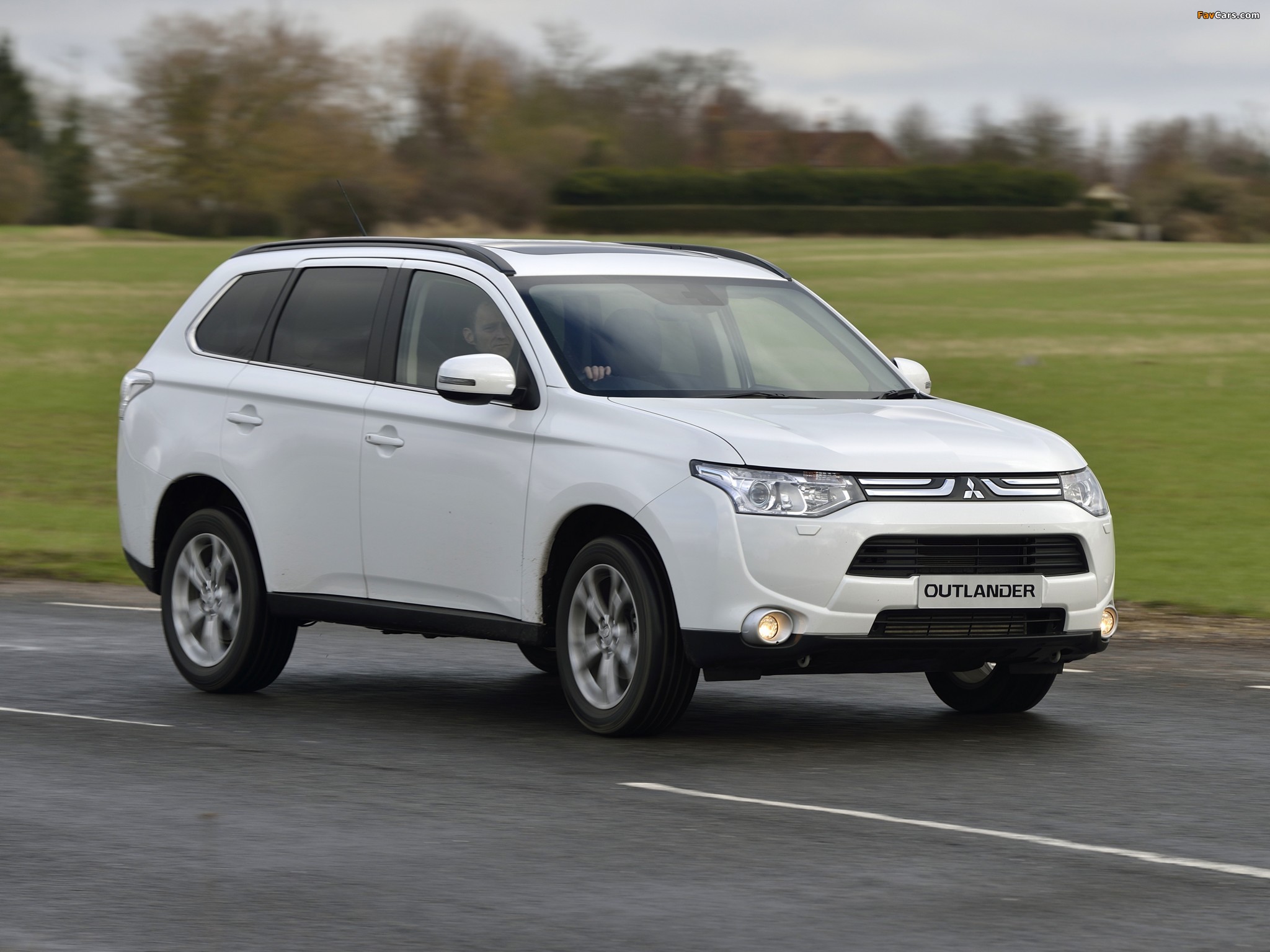 mitsubishi_outlander_hybrid_2013-2023