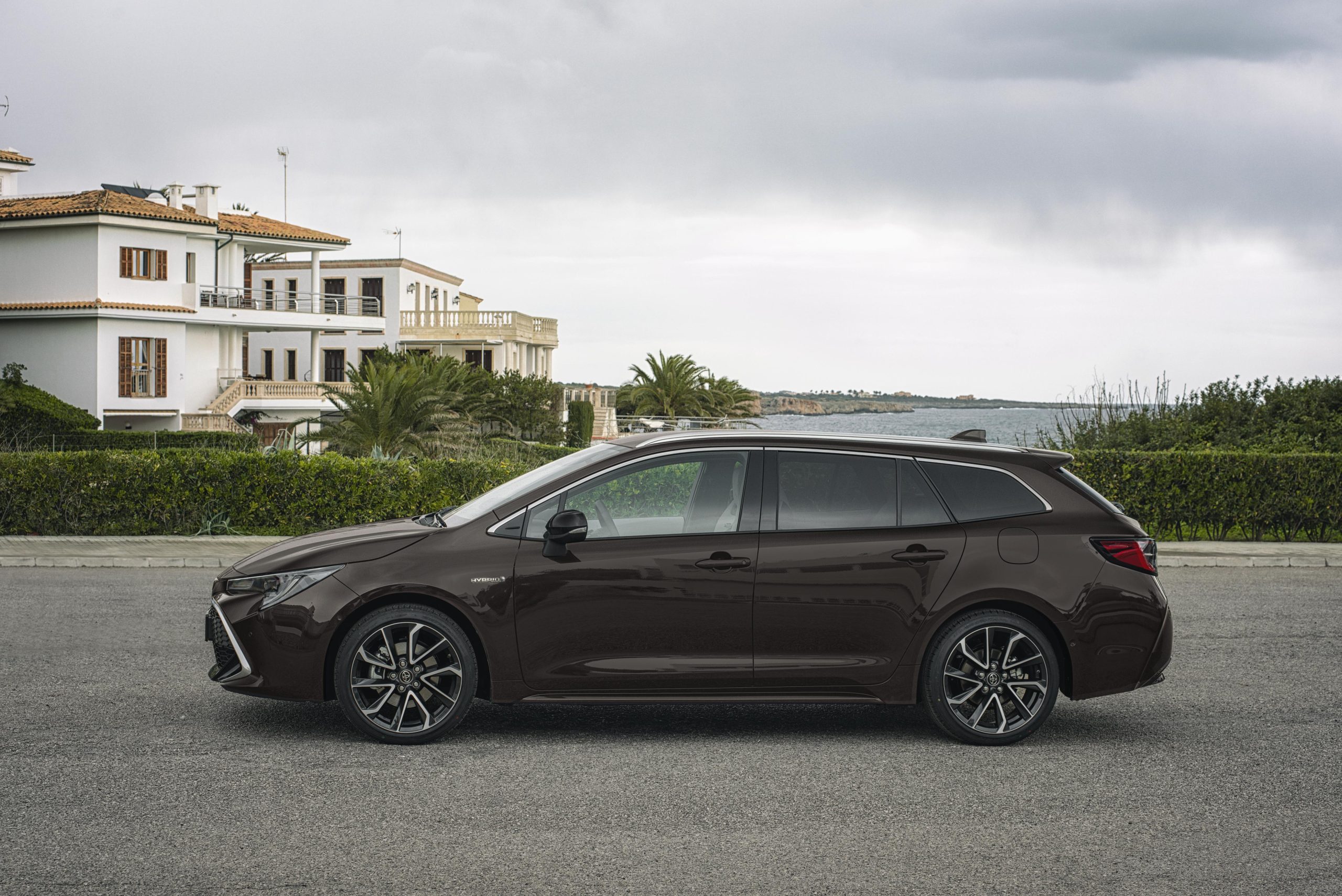 toyota-corolla-touring-sports-2019-2023