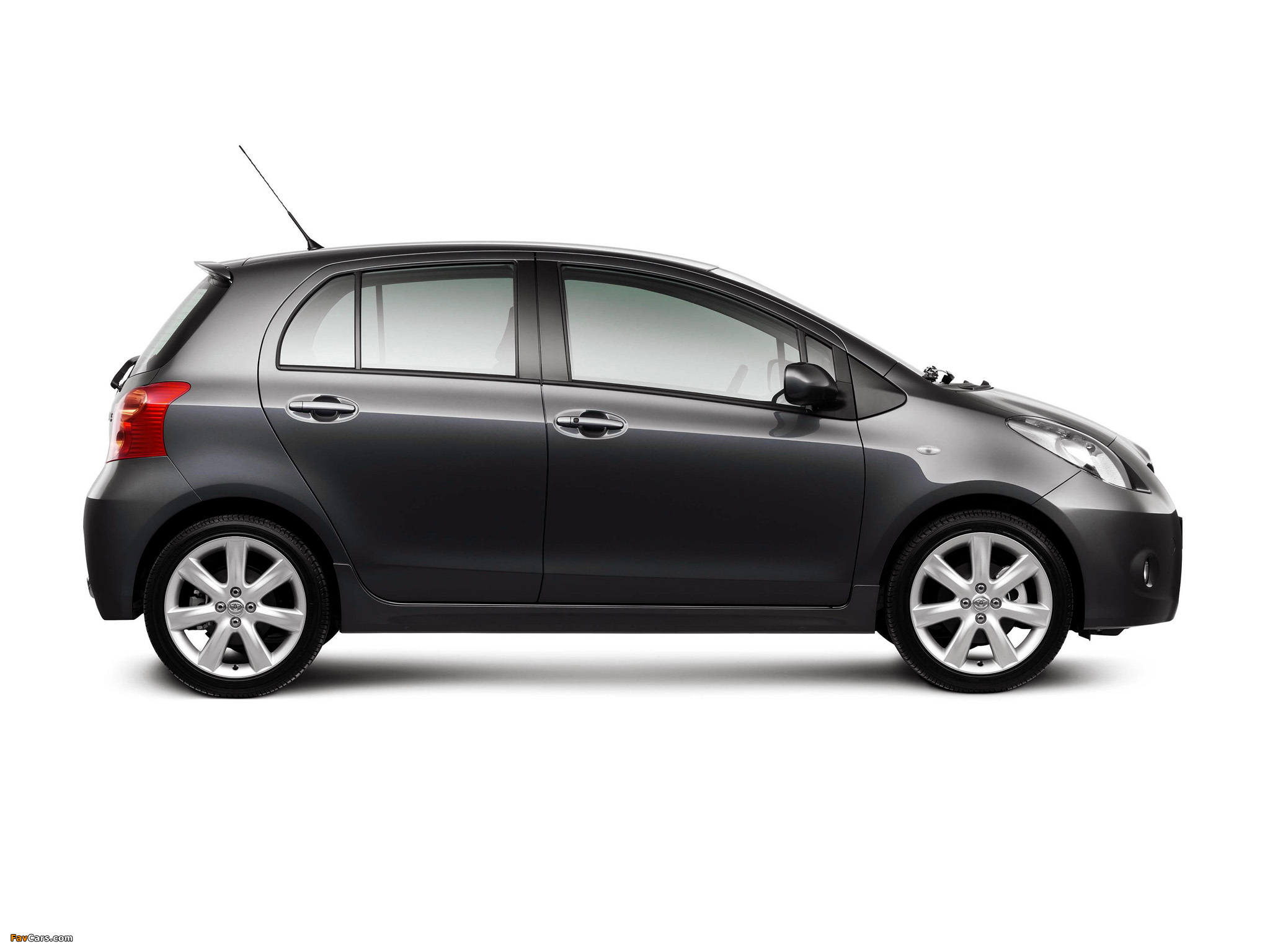 toyota_yaris_5doors_2006-2011